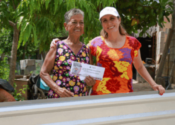 Atenea Gómez Ricalde fortalece la seguridad de las familias con entrega de láminas en Ciudad Mujeres