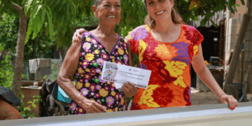Atenea Gómez Ricalde fortalece la seguridad de las familias con entrega de láminas en Ciudad Mujeres