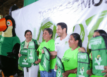 Renán Sánchez entrega kits a la militancia del PVE en Bacalar