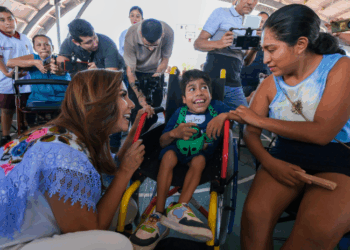 Entrega Mara Lezama sillas de ruedas y apoyos funcionales en Chetumal