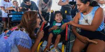 Entrega Mara Lezama sillas de ruedas y apoyos funcionales en Chetumal