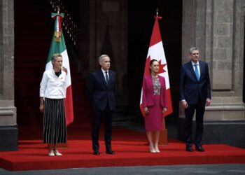 Recibe Sheinbaum al primer ministro de Canadá, Mark Carney, en la Puerta de Honor de Palacio Nacional