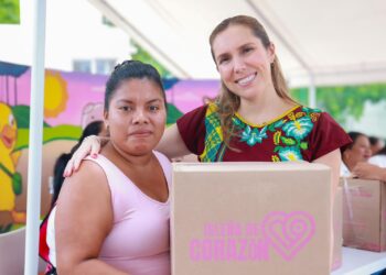 Gobierno de Atenea Gómez Ricalde continúa con la entrega de apoyos alimentarios en Isla Mujeres