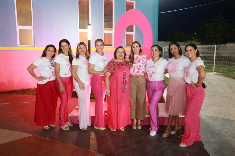 Ciudad Mujeres se ilumina de rosa en apoyo a la prevención del cáncer de mama