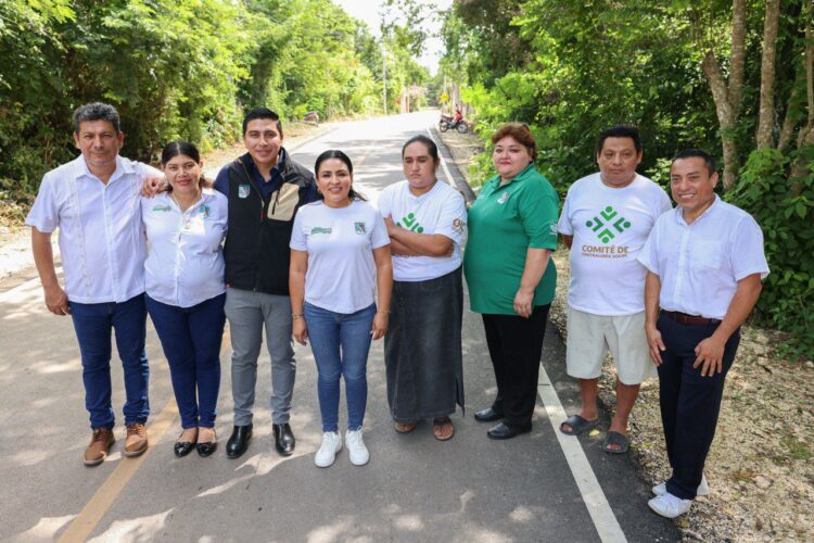 Entrega Blanca Merari la pavimentación de la calle Antonio Betancourt en Leona Vicario