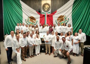 Realiza la XVIII Legislatura una sesión solemne para conmemorar el 51 aniversario de Quintana Roo