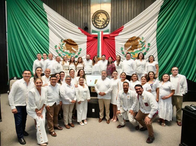 Realiza la XVIII Legislatura una sesión solemne para conmemorar el 51 aniversario de Quintana Roo
