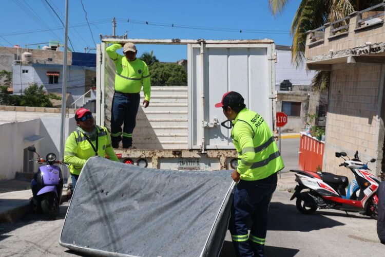 Concluye con éxito jornada de descacharrización en colonias de Isla Mujeres y Zona Continental