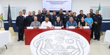 Gobierno de Estefanía Mercado reconoce con jubilación a 14 policías con más de 20 años de servicio