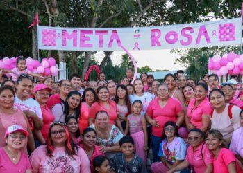 Isla Mujeres promueve la prevención del cáncer de mama con la Rodada Rosa en Zona Continental