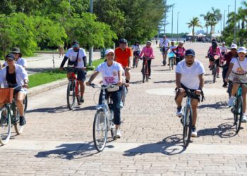 Lleva Ana Paty Peralta convivencia de “Paseo Cancunense” a Malecón Tajamar