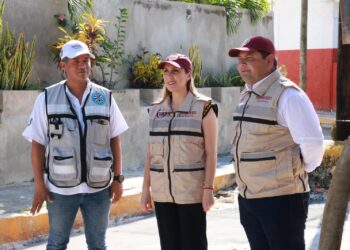 Atenea Gómez Ricalde supervisa la construcción de nuevos pozos pluviales en Isla Mujeres