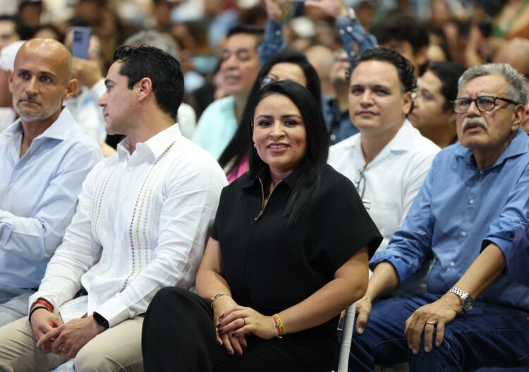 Presente Blanca Merari en el XXXVIII Congreso Anual AMEI inaugurado por la gobernadora Mara Lezama