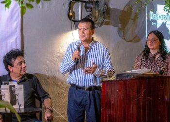 Se presenta (Des)encuentros, obra literaria de Jorge Manriquez