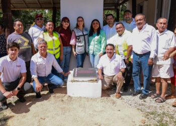 Inicia la construcción del primer parque infantil y cancha de usos múltiples en Francisco May