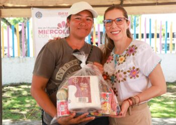 Atenea Gómez Ricalde se mantiene cercana al pueblo con el programa “Miércoles con la Gente”