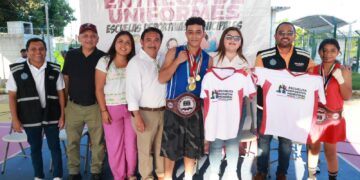Gobierno Municipal entrega uniformes nuevos a los alumnos de la Escuelita Deportiva Municipal de Ciudad Mujeres