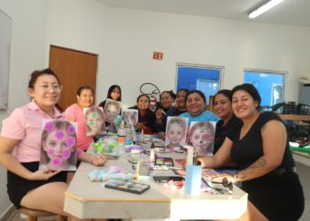 Gobierno de Isla Mujeres impulsa cursos de capacitación para el desarrollo y emprendimiento de las mujeres