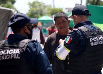 Con cámaras de solapa, buscan frenar el abuso policiaco en Cancún