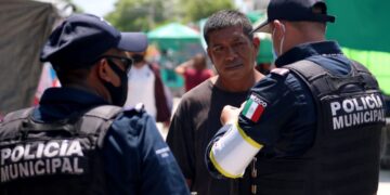 Con cámaras de solapa, buscan frenar el abuso policiaco en Cancún
