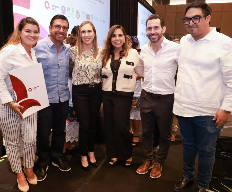 Quintana Roo consolida su excelencia en el servicio con entrega de reconocimientos y acreditaciones a empresas turísticas