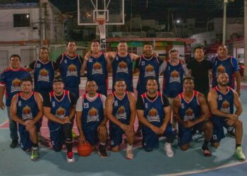 Gobierno de Isla Mujeres celebra triunfo de los “Caguameros” en la Liga Maya Basketball 40+ ante Playita Senior