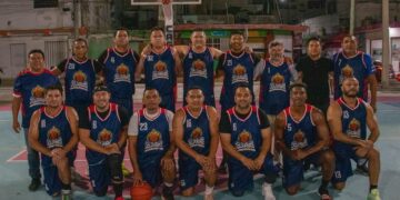 Gobierno de Isla Mujeres celebra triunfo de los “Caguameros” en la Liga Maya Basketball 40+ ante Playita Senior