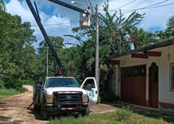 Atiende Alumbrado Público de Puerto Morelos reportes ciudadanos