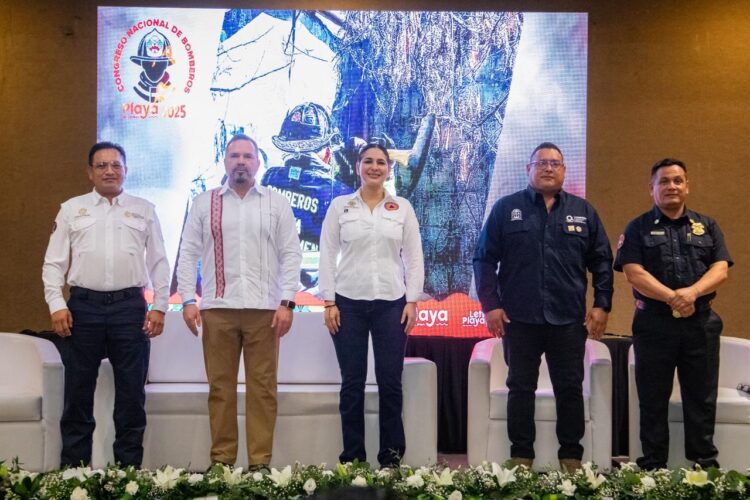 Inaugura Estefanía Mercado el Congreso Nacional de Bomberos, Playa del Carmen 2025