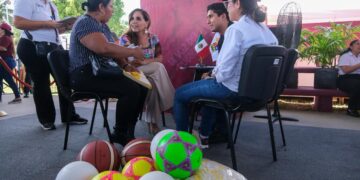 Mara Lezama atiende al pueblo en audiencia pública “La Voz del Pueblo” en Huay-Pix