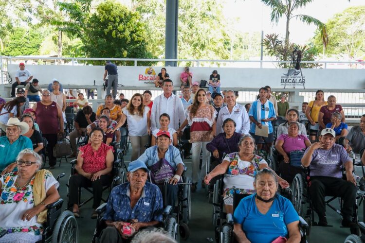 Más quintanarroenses recuperan su independencia gracias a sillas de ruedas y apoyos funcionales entregados en Bacalar
