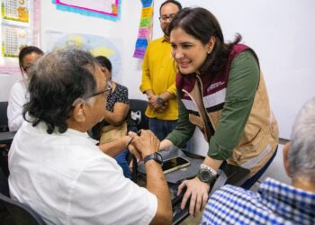 Estefanía Mercado impulsa un Playa del Carmen más incluyente, con la entrega de auxiliares auditivos