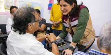 Estefanía Mercado impulsa un Playa del Carmen más incluyente, con la entrega de auxiliares auditivos