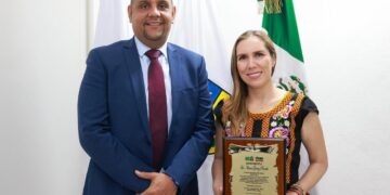 Atenea Gómez Ricalde recibe reconocimiento internacional por su compromiso con la niñez con de Isla Mujeres