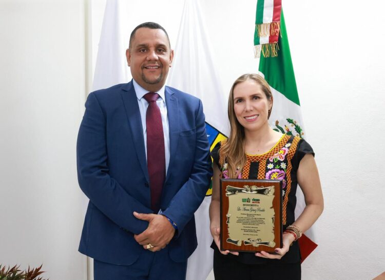 Atenea Gómez Ricalde recibe reconocimiento internacional por su compromiso con la niñez con de Isla Mujeres