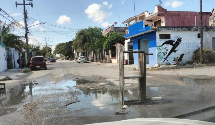 Con lluvias, se duplican baches en Cancún