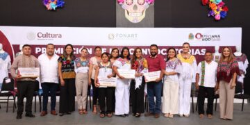 Felicita Blanca Merari a artesanos de Leona Vicario que destacaron en el Concurso Estatal de Artesanías