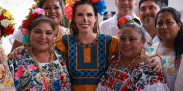 Gobierno Municipal celebra con orgullo el Hanal Pixán en la Zona Continental de Isla Mujeres
