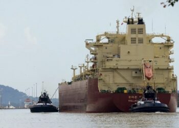 Empresas de EU ayudan al 'CJNG' a inundar México de combustible de contrabando con buques