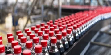 Negocian Diputados con refresqueras reducción de azúcar en bebidas; ajustarían impuestos