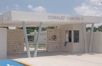 Estudiante se lanza de un segundo piso en Conalep 4 de Cancún