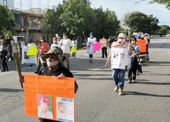 Marcha colectivo en Cancún para marcar el 2 de Octubre