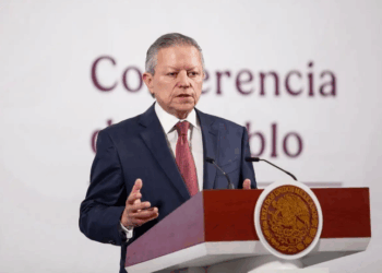 "La Presidenta no avala leyes contrarias a la Constitución; transitorio en ley de amparo es confuso: Zaldívar