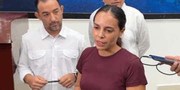 Ana Paty Peralta está dispuesta a ceder el transporte público al gobierno estatal