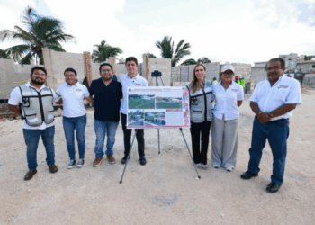Atenea Gómez Ricalde supervisa avance de construcción de la Cancha de Fútbol 7 en Ciudad Mujeres