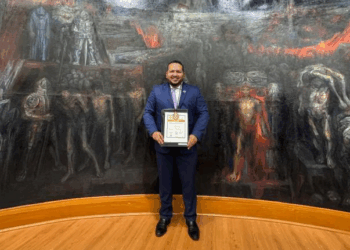 Sergio Avilés recibe la presea “Flavio Galván Rivera” por su trayectoria en la judicatura electoral