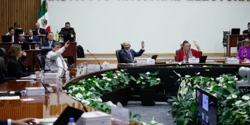 Declara INE improcedente queja del PAN contra Sheinbaum por actos en el Zócalo