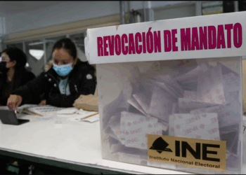 Morena defiende empatar elección de 2027 con revocación de mandato para ahorrar recursos; oposición acusa intento de "jalar votos"