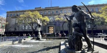 Polémica en SCJN: Acusa Ortiz Ahlf que excolaboradores de antiguos ministros buscan influir en la nueva Corte