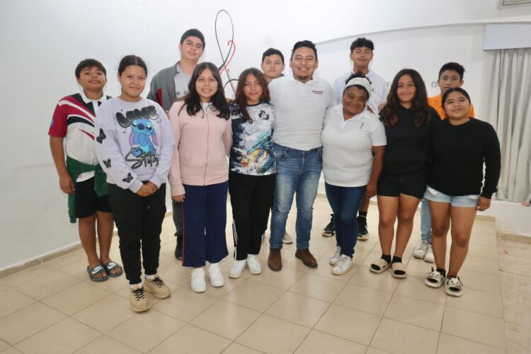 Gobierno Municipal impulsa el talento de las juventudes isleñas con nuevo Taller de Teatro Juvenil